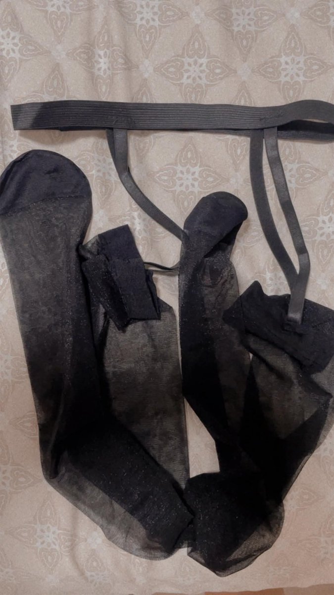 happySocksStore's tweet photo. 新隊友！出現啦
牙助冰U 的
吊帶襪 500
絲襪 500
#二手襪 #原味襪 #原味 https://t.co/Qs8G8TUPG1