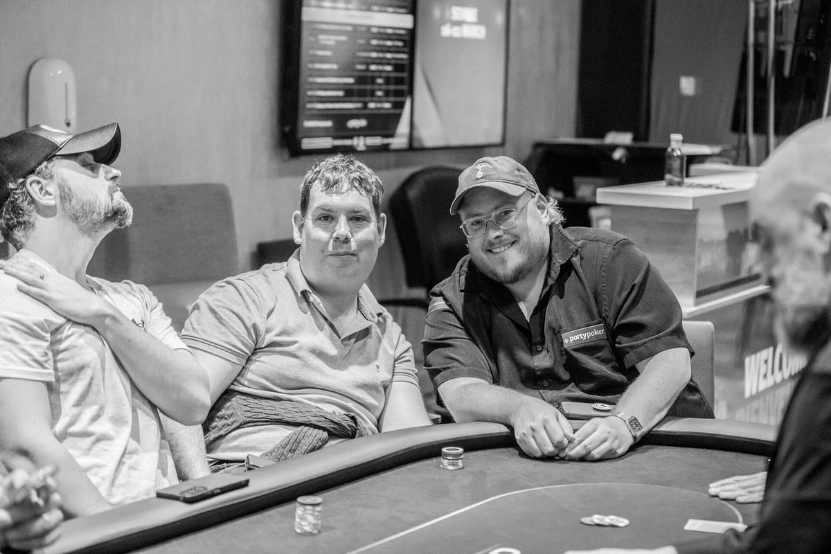 Live Poker Updates tweet media