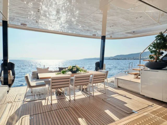 yachtsandliving's tweet photo. Crewed Power Catamaran In Athens Riviera Greece

Key Features:
→ Expansive 340 m² of living space, offering exceptional comfort for an 80-foot catamaran
→ Flybridge jacuzzi, sunbeds, dining area, wet bar and BBQ for outdoor entertaining https://t.co/6WYDxa3tWP