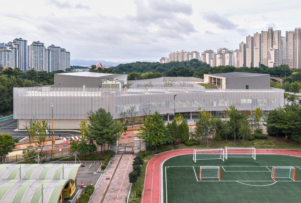 afasiaarq's tweet photo. #Sol89 . Jongjin Lee https://t.co/MFnJpMfr5b | posted by afasia | daily entries on contemporary art and architecture #afasiaarchzine #afasiaarq |
Care and Wellness Center . Paju Sol89 . Jongjin Lee . photos: © Bojune Kwon The South Korean city of Paju … https://t.co/xY6skDKLZL