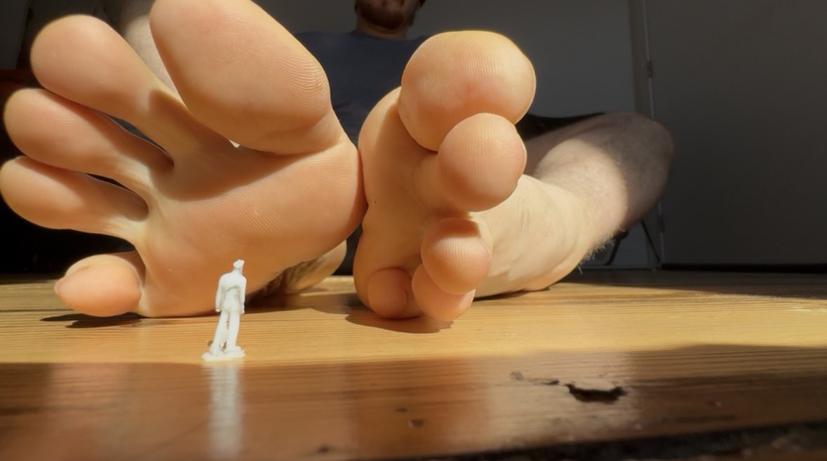 Giant_Asriel's tweet photo. The sun is back, and the tinies too πβ¨πβ¨π¦Άπ»
#sizetwitter #shrinkingman #macrophilia #macro #giantman #giant #malefeet #giantfeet #crushed #barefeet #macrostomp #malestomp #stomping #giantstomp #crushing #bulge https://t.co/xe0Pp4NXJ4