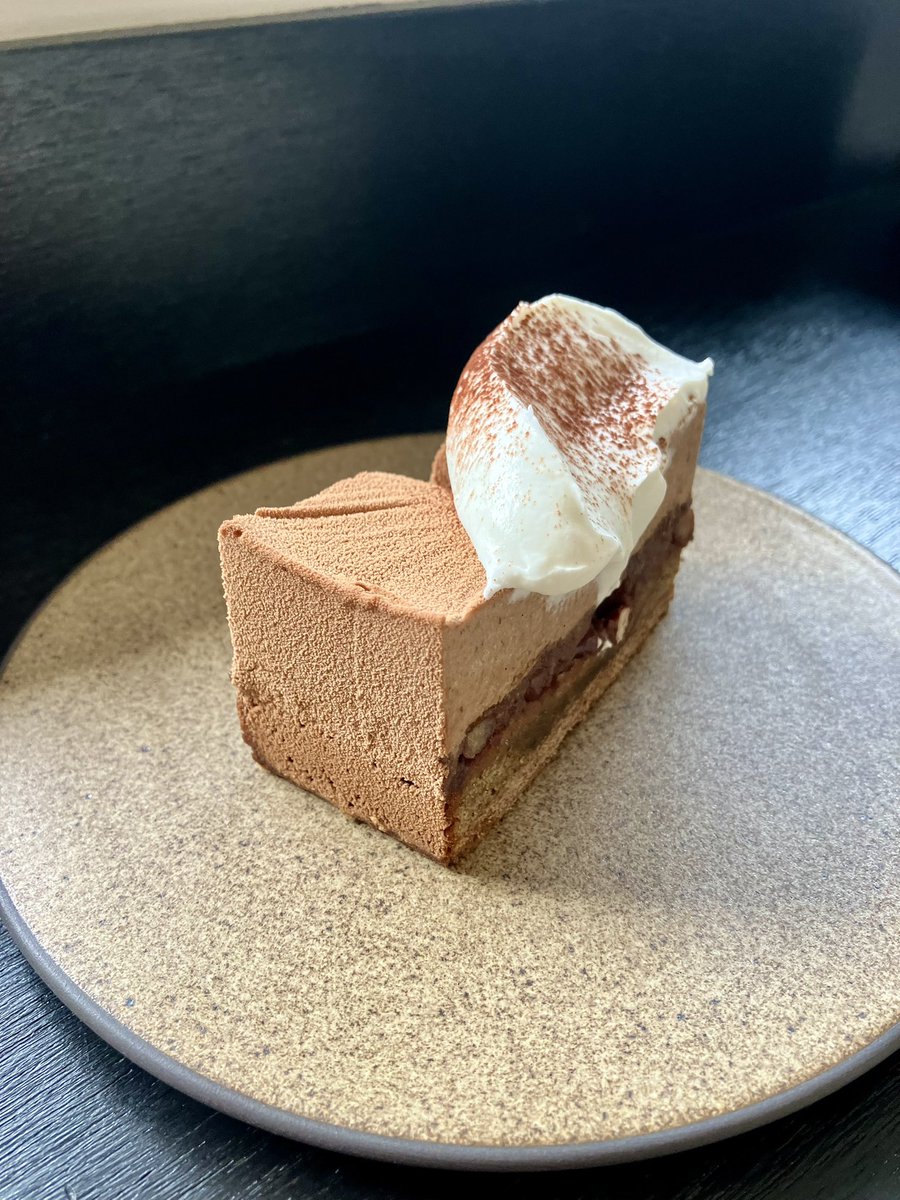 hoyaroom's tweet photo. 디저트 그리 즐기는 편 아니고 위치 별로면 마음에 들어도 굳이 다시 가지 않는, 나란 1인의 고집이고 나발이고 다 버리게 만든 곳. 그래서 다음 시즌은 언제 나온다고요? https://t.co/1B6vJ1mO7O