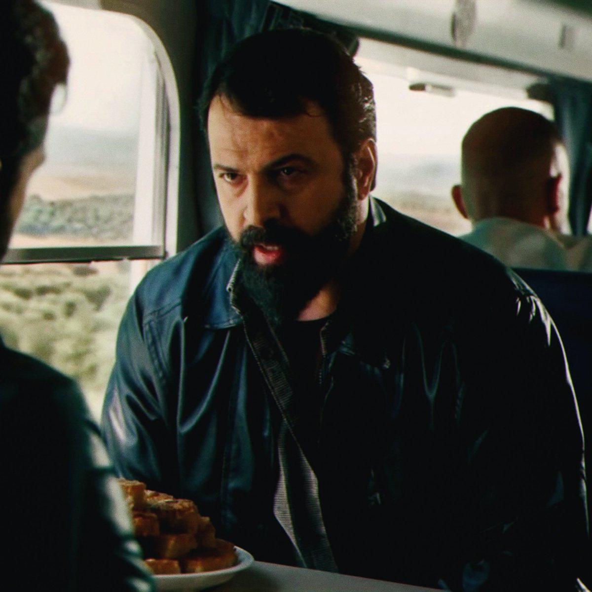 يعني شنو مافي تيم حسن لمدة سنة كاملة
مرفووووضة وغير مقبولة ..