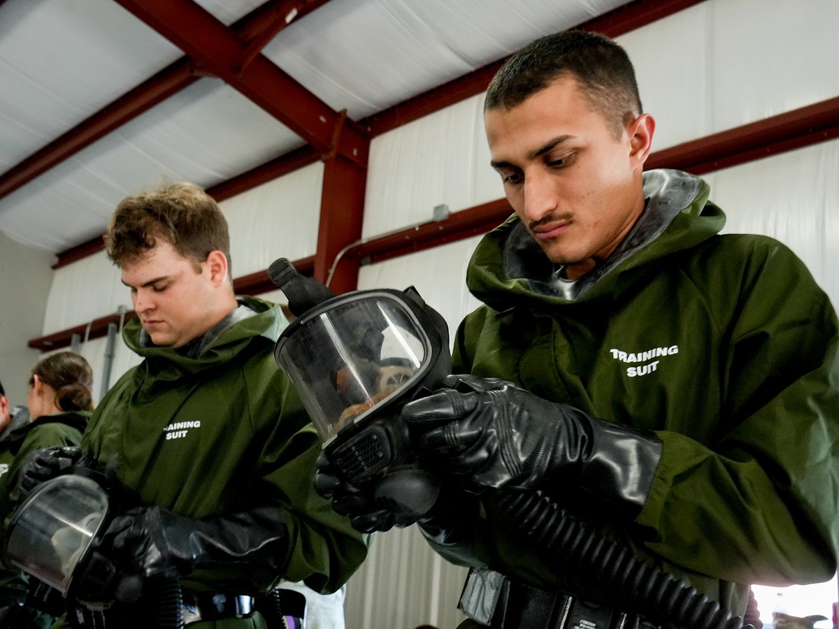 TXMilitary's tweet image. Soldiers of the 136th Maneuver Enhancement Brigade conducted chemical, biological, radiological, and nuclear (CBRN) familiarization training to maintain readiness in support of the Texas Military Department's Homeland Response Force (HRF) ongoing missions.

#TexasStrong