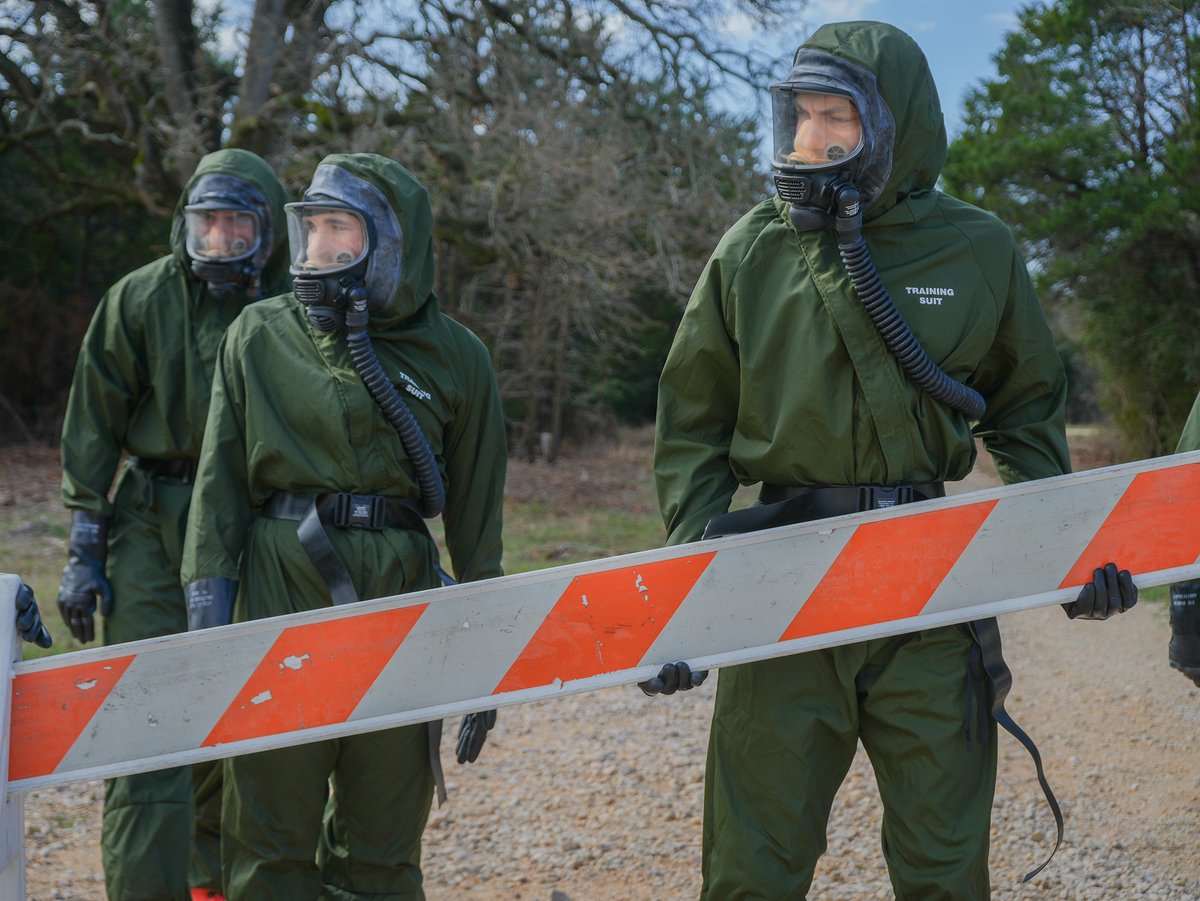 TXMilitary's tweet image. Soldiers of the 136th Maneuver Enhancement Brigade conducted chemical, biological, radiological, and nuclear (CBRN) familiarization training to maintain readiness in support of the Texas Military Department's Homeland Response Force (HRF) ongoing missions.

#TexasStrong
