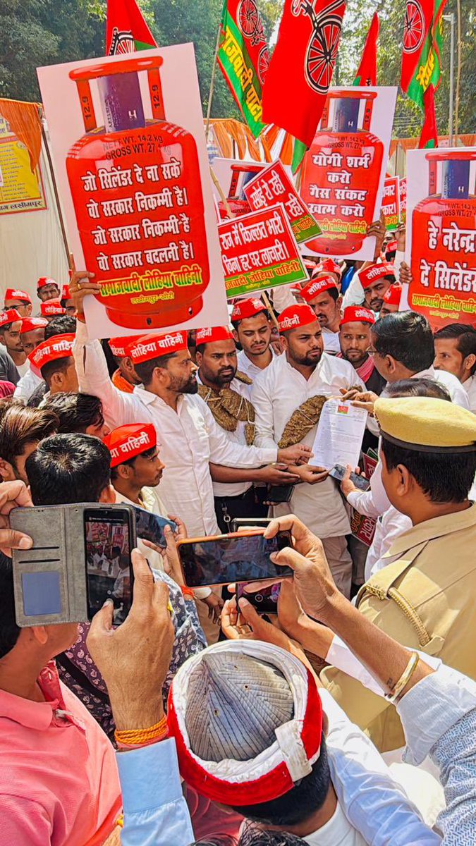 Samajwadi Party tweet media