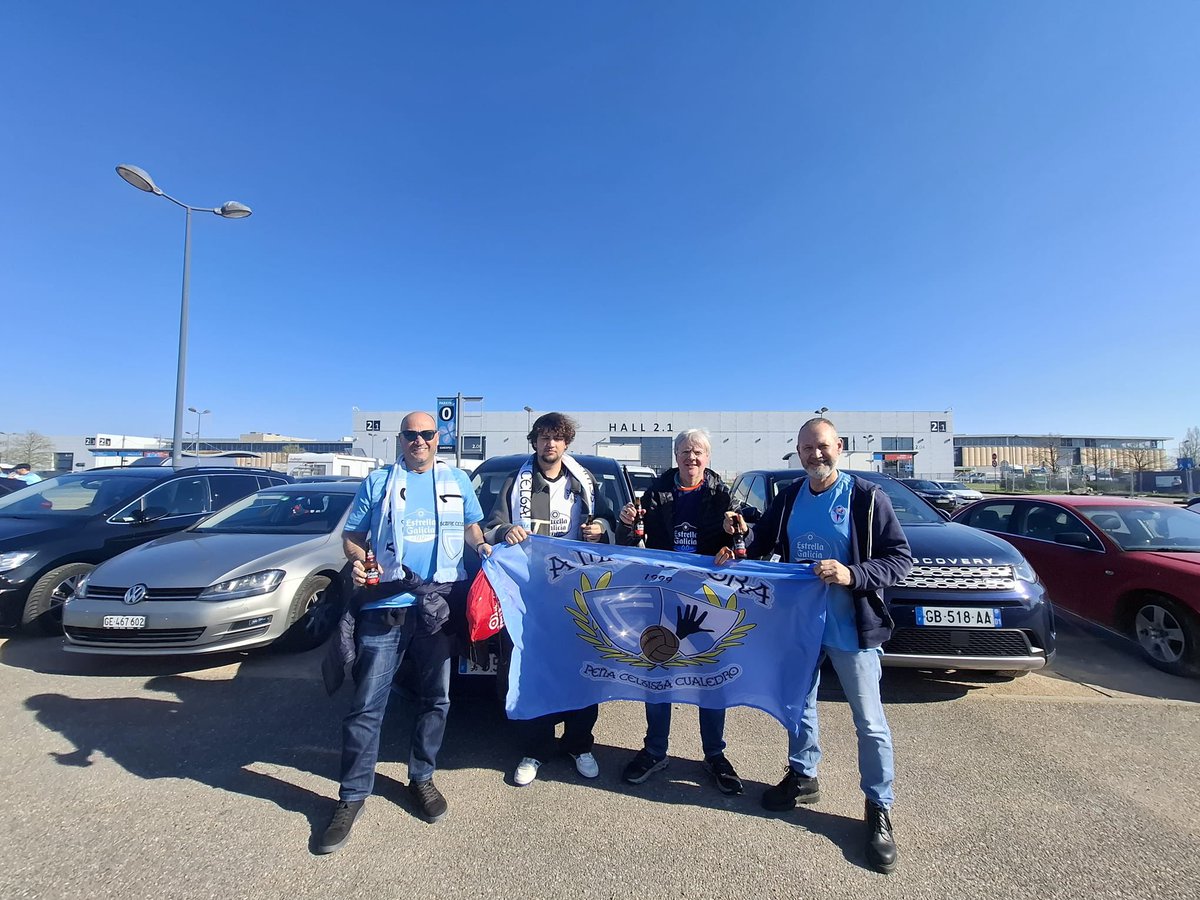 penhamaonegra's tweet photo. Imoooooosssss  !!!!!!
A por unha noite máxima europea 🩵
#SempreCelta https://t.co/Q0BdsKOmAo