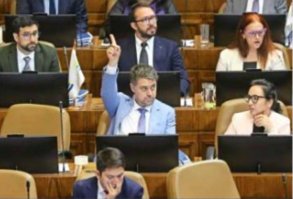 El ©urly tweet media