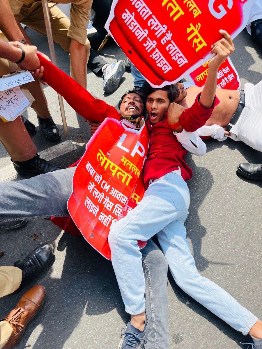 Samajwadi Party tweet media