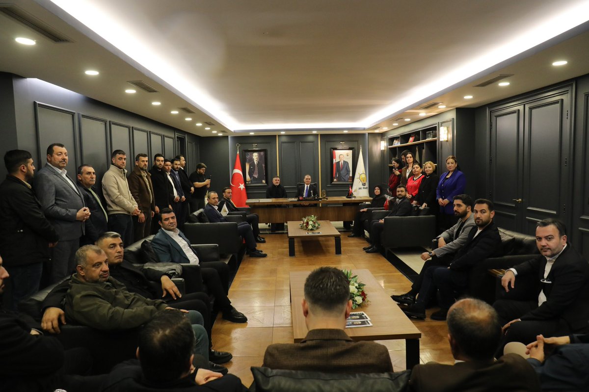 Genel Başkan Yardımcımız ve Parti Sözcümüz Sn. Ömer Çelik, İl Başkanlığımızı ziyaret edip, dava arkadaşlarımızla bayramlaştı. 

Cenab-ı Allah birlik ve beraberliğimizi daim eylesin. Hep birlikte nice bayramlara. 

#MilletimizleYolumuzBir