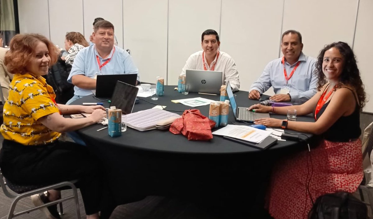 AgrocalidadEC's tweet photo. 🌎 Ecuador presente en Buenos Aires 🇦🇷 junto a 20 países, en la reunión convocada por la @WOAH para fortalecer el reporte de información zoosanitaria a través de #WAHIS.

📊 La recopilación y publicación de datos es clave para una respuesta global eficaz en sanidad animal. https://t.co/nJZbl5rDb1