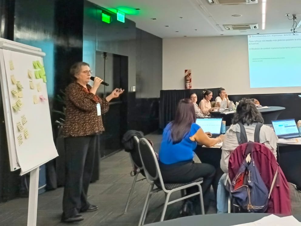 AgrocalidadEC's tweet photo. 🌎 Ecuador presente en Buenos Aires 🇦🇷 junto a 20 países, en la reunión convocada por la @WOAH para fortalecer el reporte de información zoosanitaria a través de #WAHIS.

📊 La recopilación y publicación de datos es clave para una respuesta global eficaz en sanidad animal. https://t.co/nJZbl5rDb1