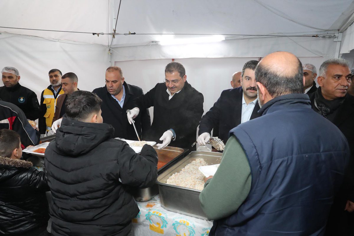 mcanpolatnet's tweet photo. TBMM İdare Amiri ve AK Parti Şanlıurfa Milletvekilimiz Sn. İbrahim Eyyüpoğlu ve meclis üyelerimizle birlikte iftar çadırımızda hemşehrilerimizle son iftar gününde bir araya geldik. 

Ramazan ayının bereketini, birlik ve kardeşlik iklimini vatandaşlarımızla paylaştık.

Bu mübarek ay boyunca soframızı ve gönlümüzü birleştiren tüm hemşehrilerimize teşekkür ediyorum.

@ibrahimeyyupogl