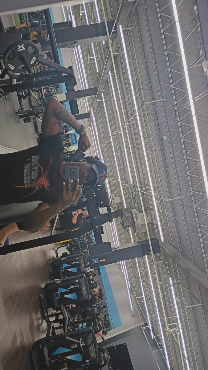 VoijaDove's tweet photo. @whoistife_x I never paid attention cause I was just working off pain, but last night I was like hol up who dat lmao https://t.co/s68x69lNoK