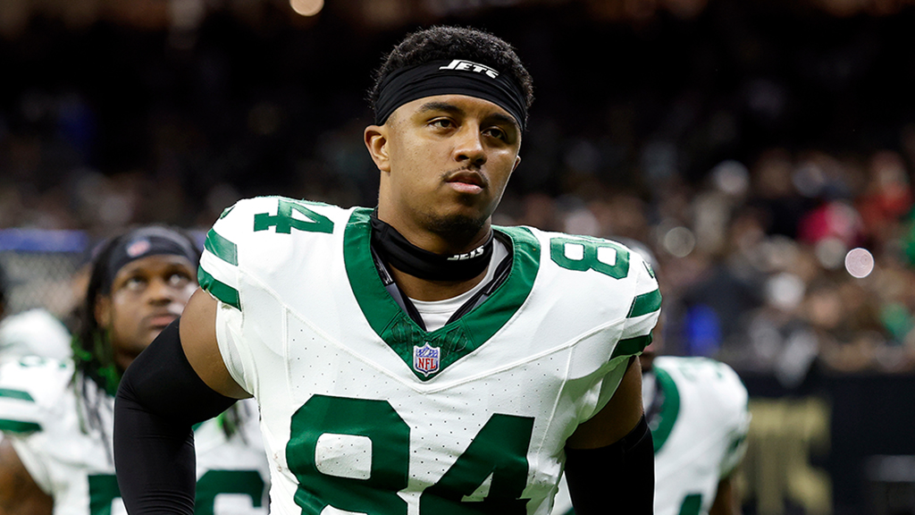 AroundTheNFL's tweet photo. Eagles signing TE Stone Smartt to one-year deal, per @RapSheet

https://t.co/5pq6h9nao0 https://t.co/7PIH0jz5x2