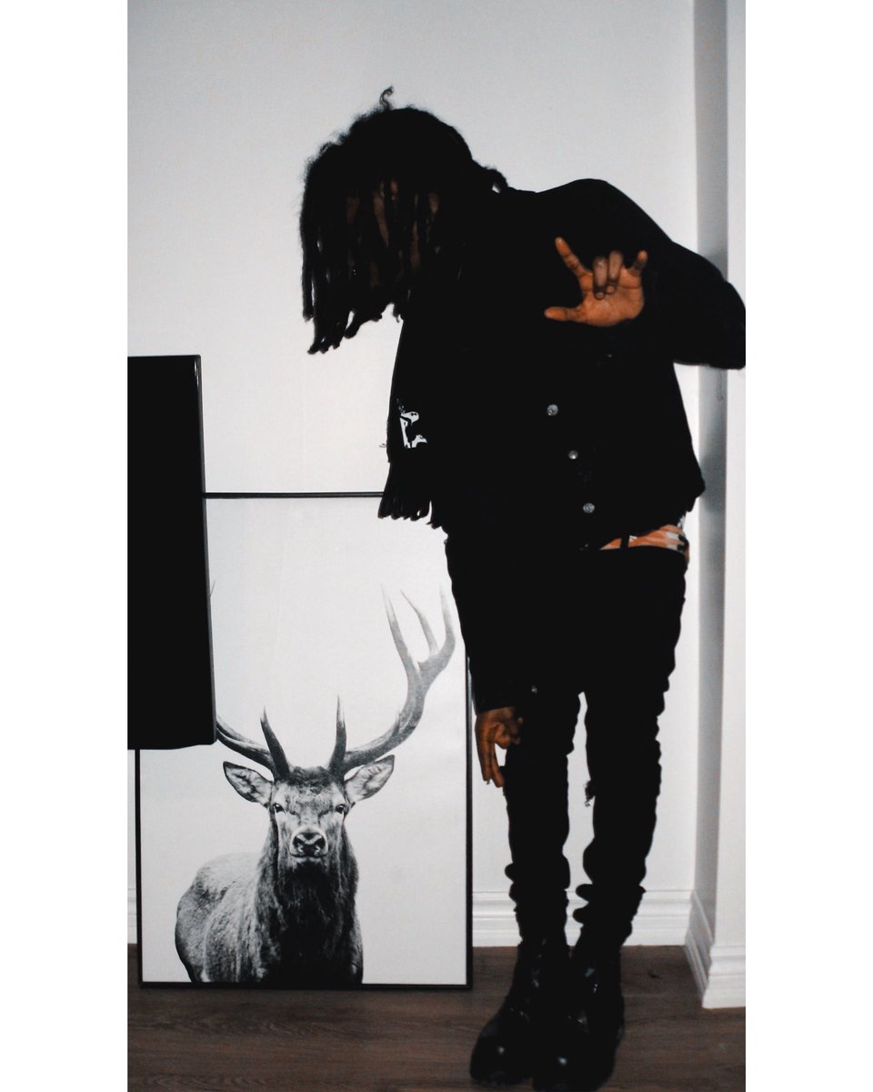 de4d man tweet media