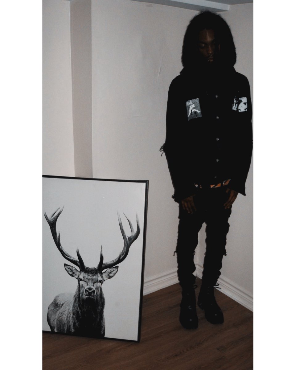 de4d man tweet media