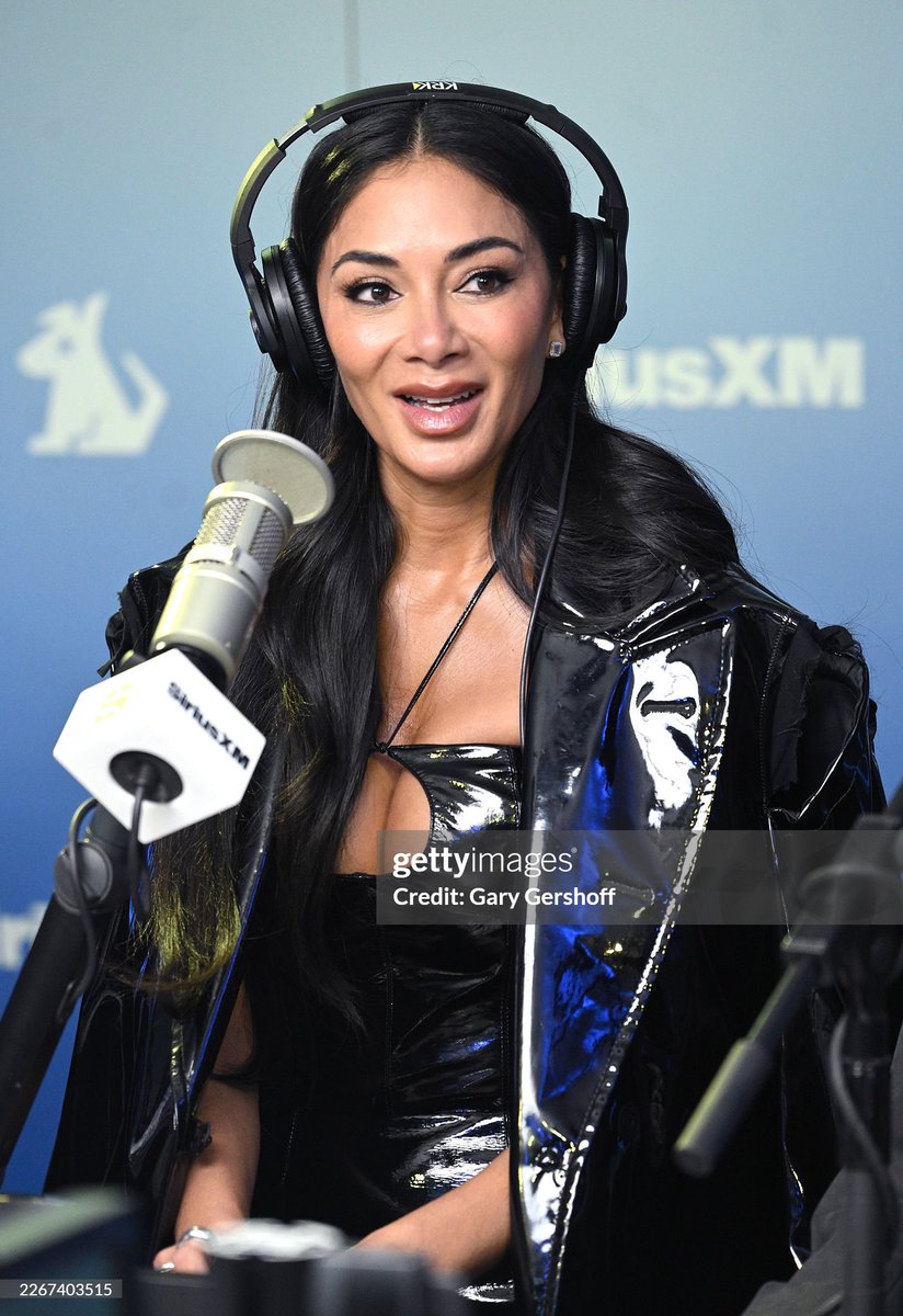 Celebs Style Daily tweet media