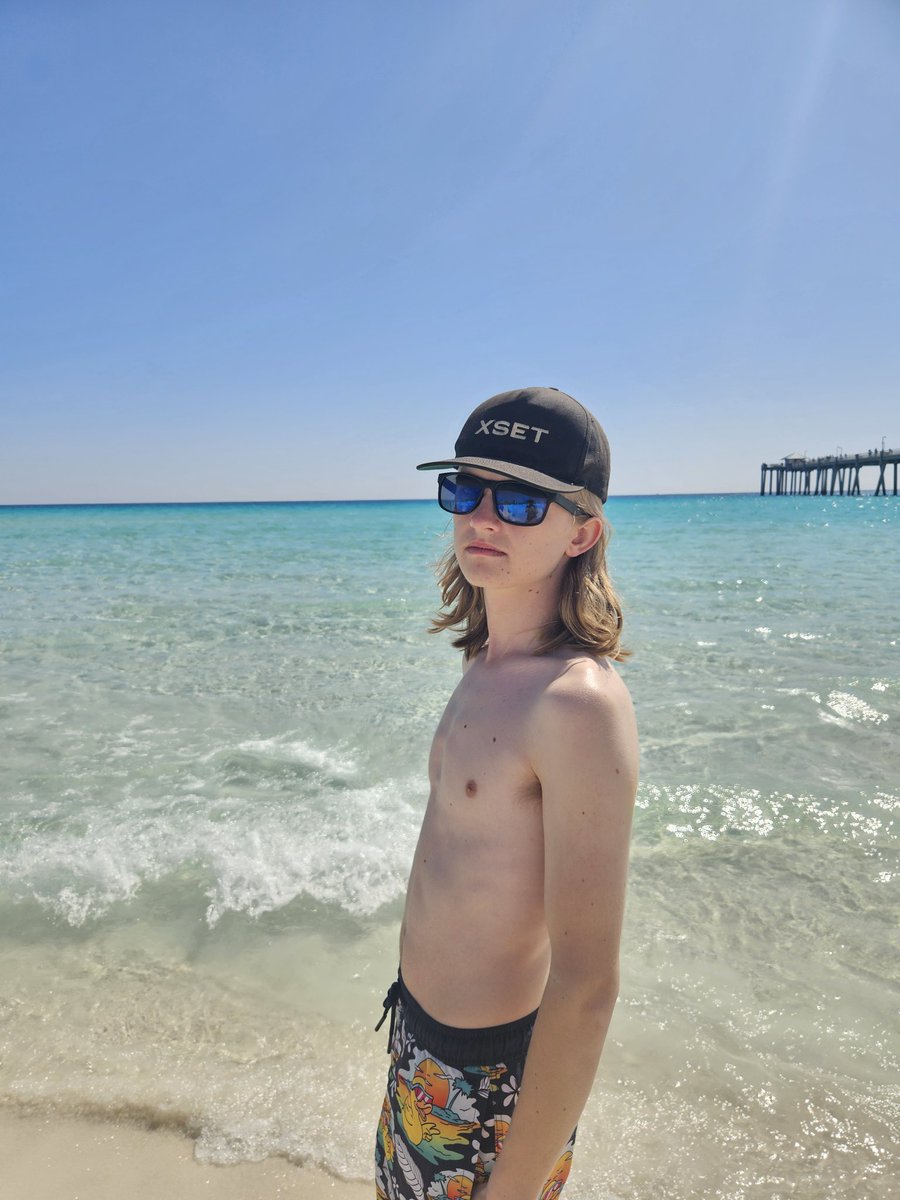 Unsensible tweet media