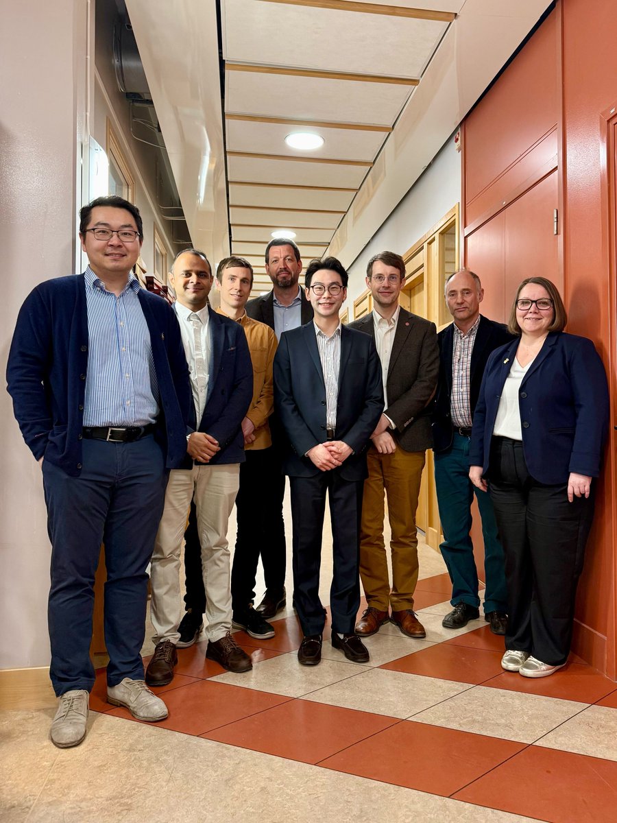 LeitingZhang's tweet photo. Today, Jackie Yik, the very first PhD student that I co-supervised at @chem_angstrom @angstromABC , successfully defended his PhD thesis, titled "A Self-Driving Lab for Battery Electrolyte Design." The faculty opponent was Prof. Corsin Battaglia (Empa, Switzerland). 

Jackie is now on the job hunt. He has been systematically trained at the intersection of materials chemistry, electrochemistry, operando characterization, lab automation, Bayesian optimization, and machine learning. I give him my highest recommendation. #battchat