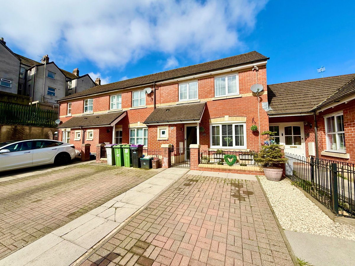 AngelwoodsAgent's tweet photo. New to market - 4 Bed Town House, Clos Afon Llwyd, Pontypool, £249,950. View details: https://t.co/JQpH3nrddS https://t.co/VZKKogcNXZ