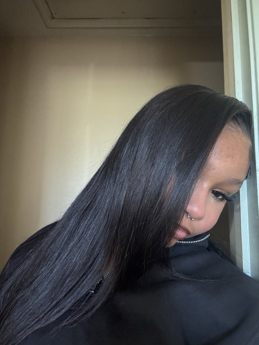 aysianaee's tweet photo. thick chick w a side part https://t.co/ftWZDuaCII