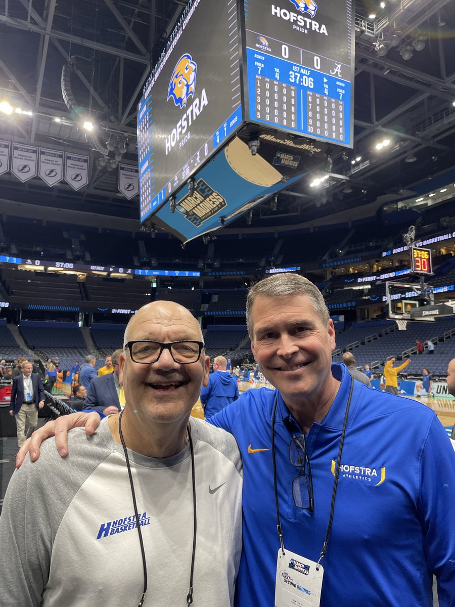 Tom Rock tweet media