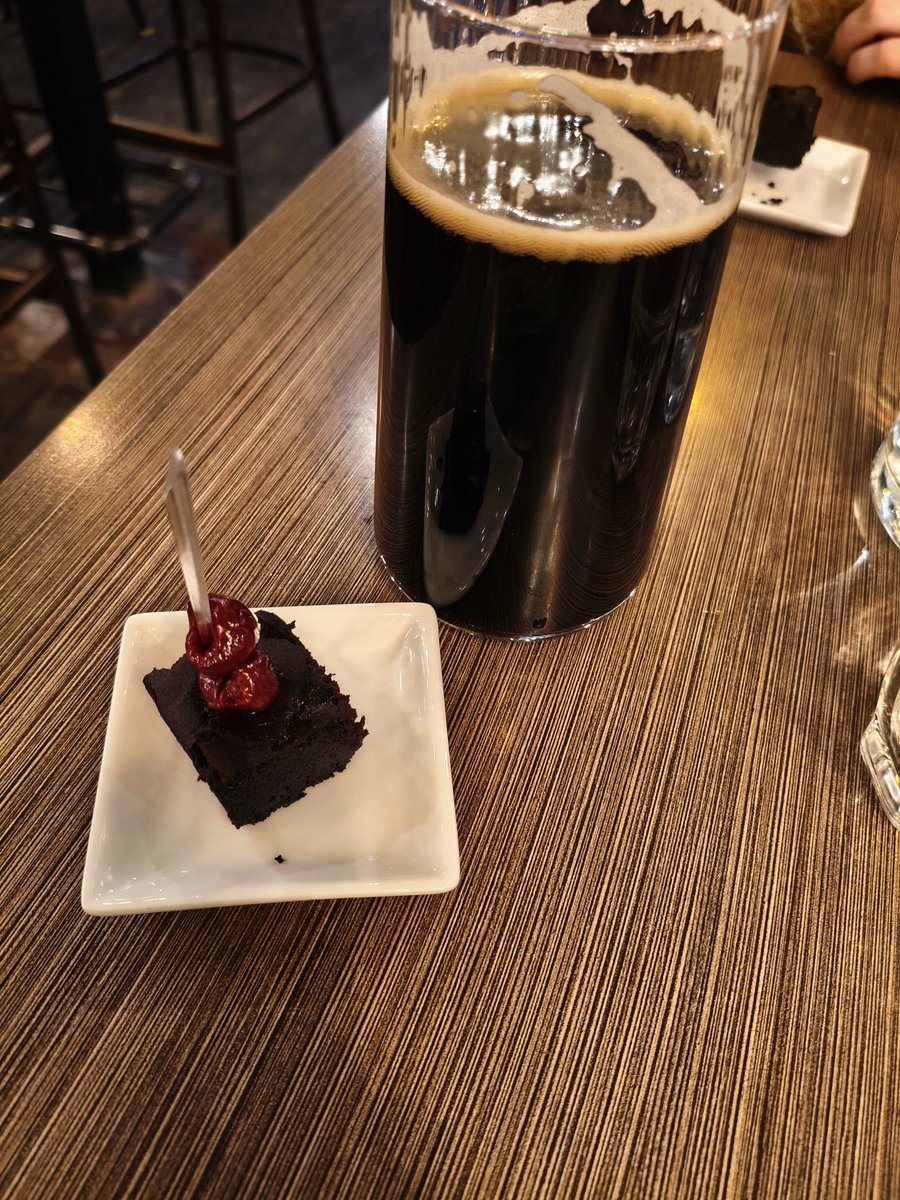 Дизігнер в ДШВ tweet media