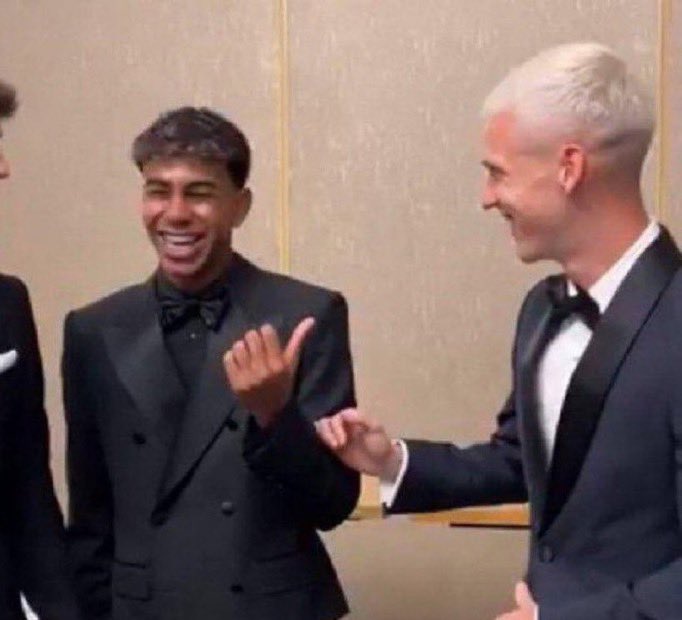 T.H.U.G☀️ tweet media