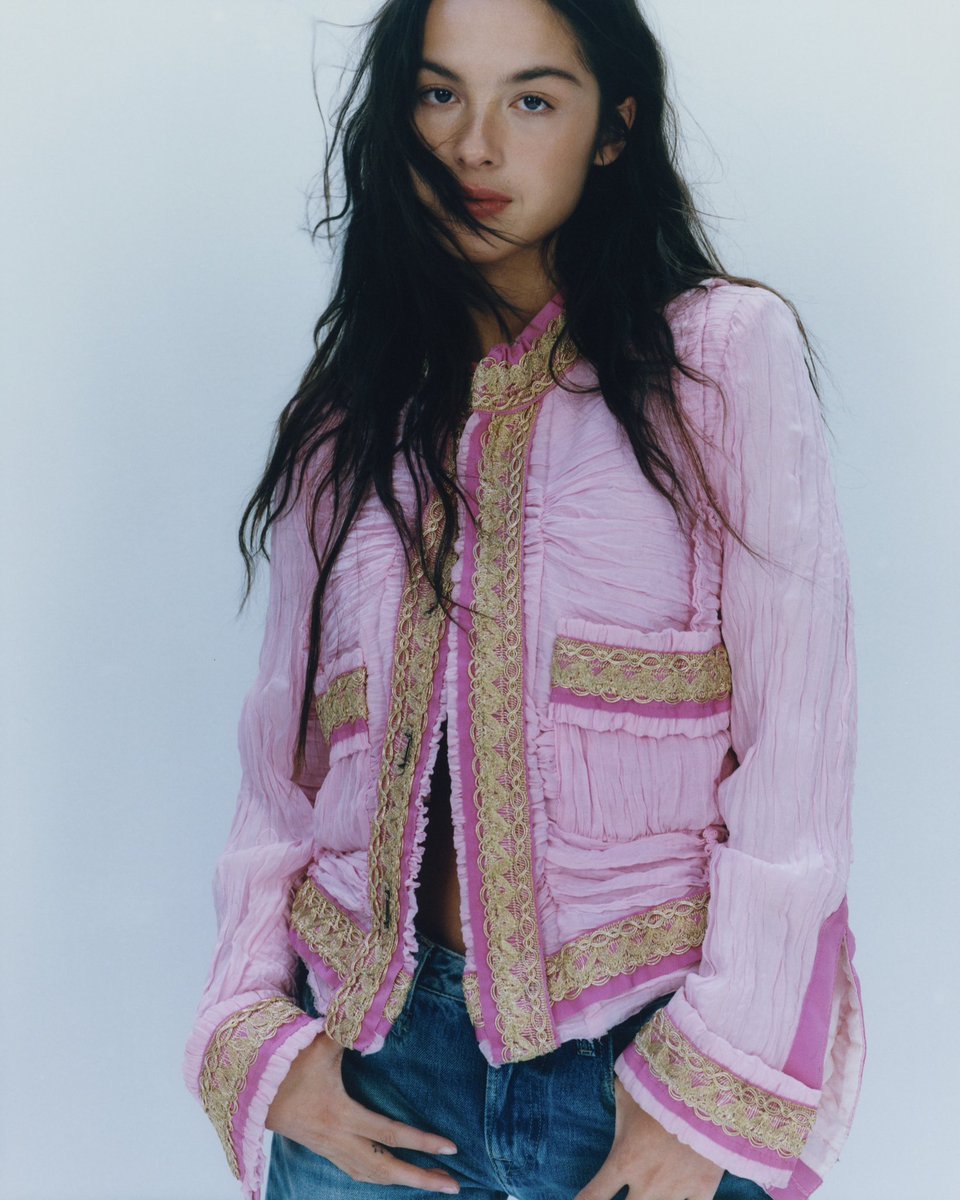SCarpenterPL_'s tweet photo. Olivia Rodrigo o Sabrinie dla brytyjskiego Vogue!

"Myślę, że jest świetna. Bardzo się cieszę z całego jej sukcesu. Uwielbiam album, który wydała. (…) po prostu ludzie robią się dziwni i clickbaitowi — ale to wszystko z miłością. Rozmawiałam z nią wiele razy" https://t.co/VFQBj40LiW