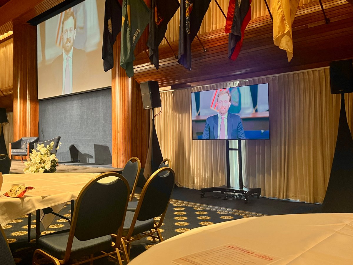 Nancy Scola tweet media