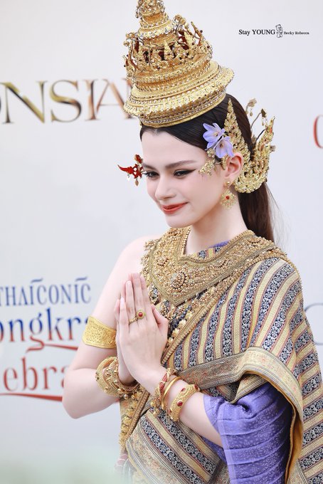 HP - Mami of Becca (HayleyP) tweet media