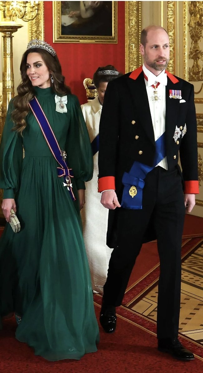 Maria Montgomery FollowBackFriday tweet media