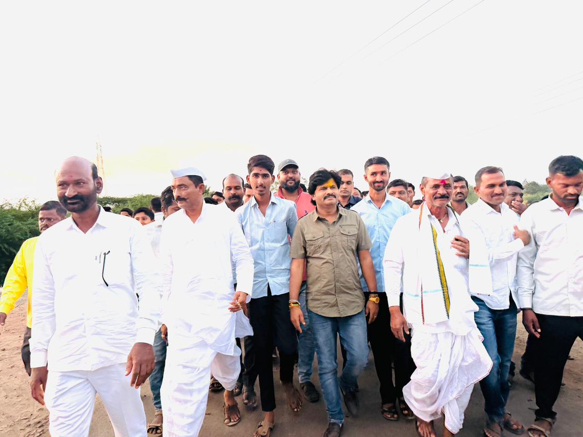 GopichandP_MLA's tweet photo. आज कुडनूर (ता. जत) येथे ग्रामदैवत श्री हनुमान यात्रेनिमित्त भेट देऊन मनोभावे दर्शन घेतले तसेच भव्य कुस्ती मैदानास भेट दिली. यावेळी मान्यवर व ग्रामस्थ मोठ्या संख्येने उपस्थित.

#Gopichandpadalkar
#Jath #Sangli 
#MaharashtraFestival https://t.co/mm44abSGzJ