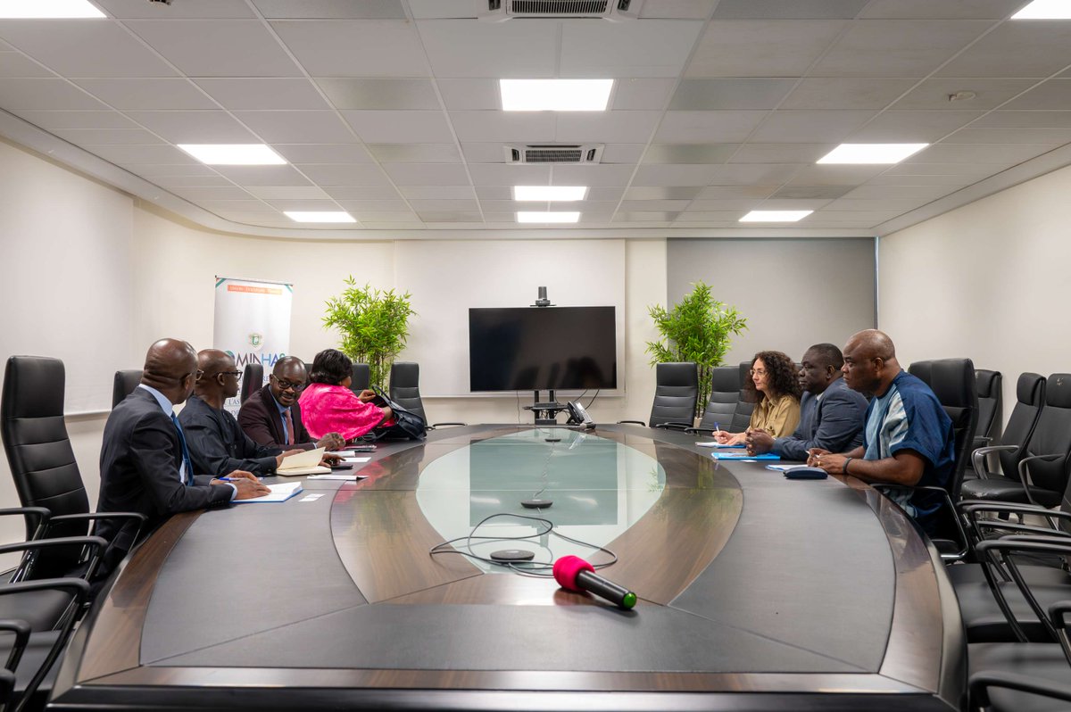 UNICEF_CIV's tweet image. L’UNICEF Côte d’Ivoire a échangé avec le Ministère de l’Hydraulique de l'assainissement et de la salubrité, en présence du Directeur Global WASH, M. Evariste Kouassi-Komlan, pour faire avancer les priorités en matière d’eau, d’assainissement et d’hygiène dans le pays.

#UNICEF