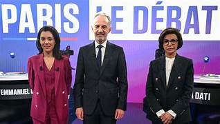 pourjn's tweet photo. Débat sur BFM TV
Décevant:  Dati un peu à cours d'idées pertinentes. Chikirou assez brillante mais ne s'attaque toujours pas aux vrais problèmes. Ah si des policiers spécifiques pour protéger les femmes ! Et mieux rémunérer les policiers.
 Emmanuel Grégoire  s'en est pas mal tiré https://t.co/7deJ2y1h1W