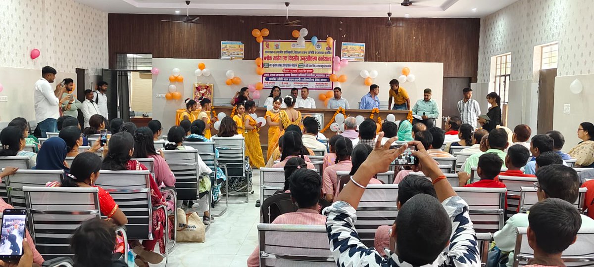 bsa_unnao's tweet photo. एक दिवसीय ब्लॉक स्तरीय ग्राम प्रधान व शिक्षक उन्मुखीकरण कार्यशाला का नवाबगंज मे आयोजन किया गया।
 मुख्य अतिथि माननीय विधायक मोहान बृजेश रावत जी ने कार्यशाला को संबोधित किया तथा प्रतियोगिताओं में विजेता बच्चों को पुरस्कृत किया। @basicshiksha_up
@dmunnao
@CdoUnnao @thisissanjubjp https://t.co/zhd4vrGvHH