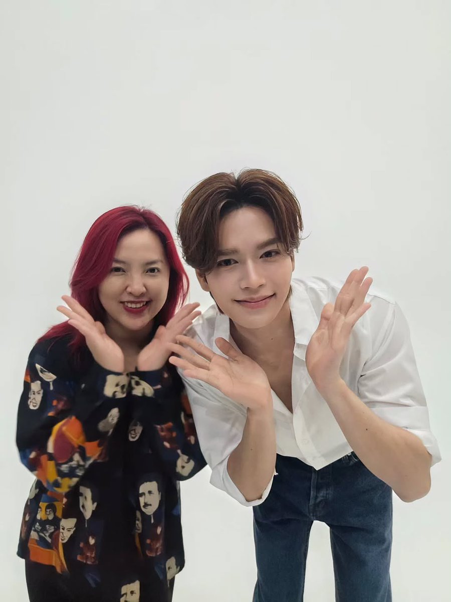 ขอบคุณทีมแอลลี่ที่เอ็นดูคุณพรีเซนเตอร์คนเก่งของพวกเรานะคะ🌹💙

MARKJRTN PRESENTER DRALLY BLUE ROSE

#DrAllyxMark
#markjrtn
#DRAllyBlueRoseCream
#ครีมมอยส์ที่มาร์คเลือก