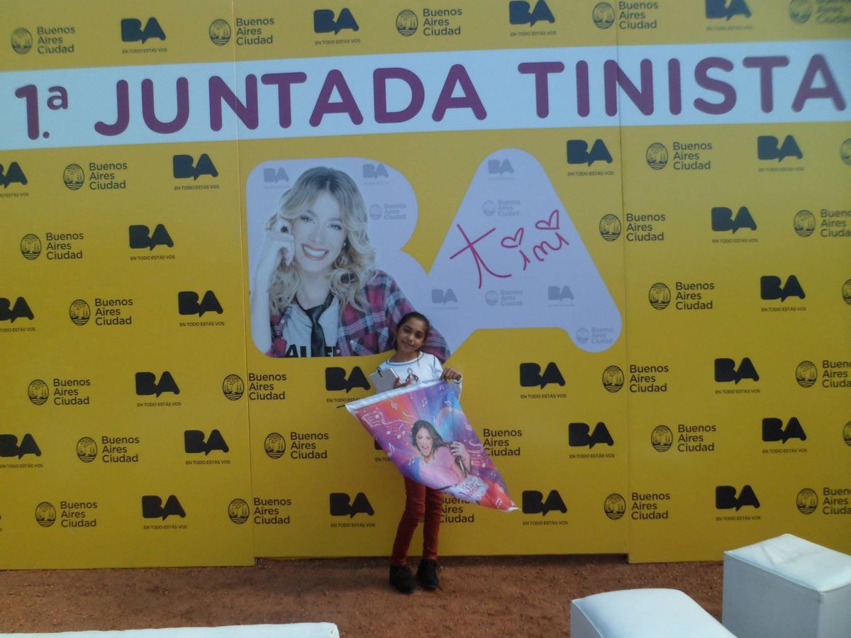 ni se les ocurra faltarme el respeto preguntándome si soy Team tini o Team emilia