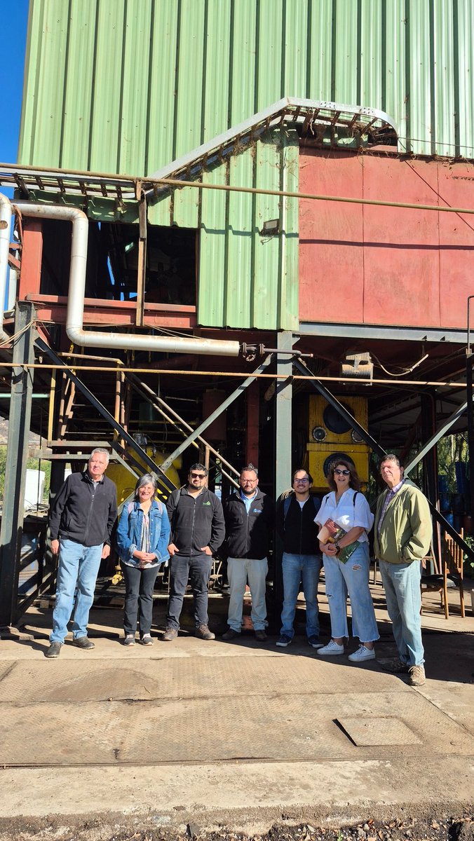 Visita Técnica 🚘
👉🏻 Junto al equipo de Ingeniería 2030 <a href="/ingUtalca/">Ingeniería UTalca</a> fuimos a Pencahue para conocer el trabajo de la empresa Rasoil, dedicados a la gestión de residuos provenientes de la producción de aceites🆙.
💪🏻Actualmente ejecutan el instrumento Innova Región de Corfo Maule