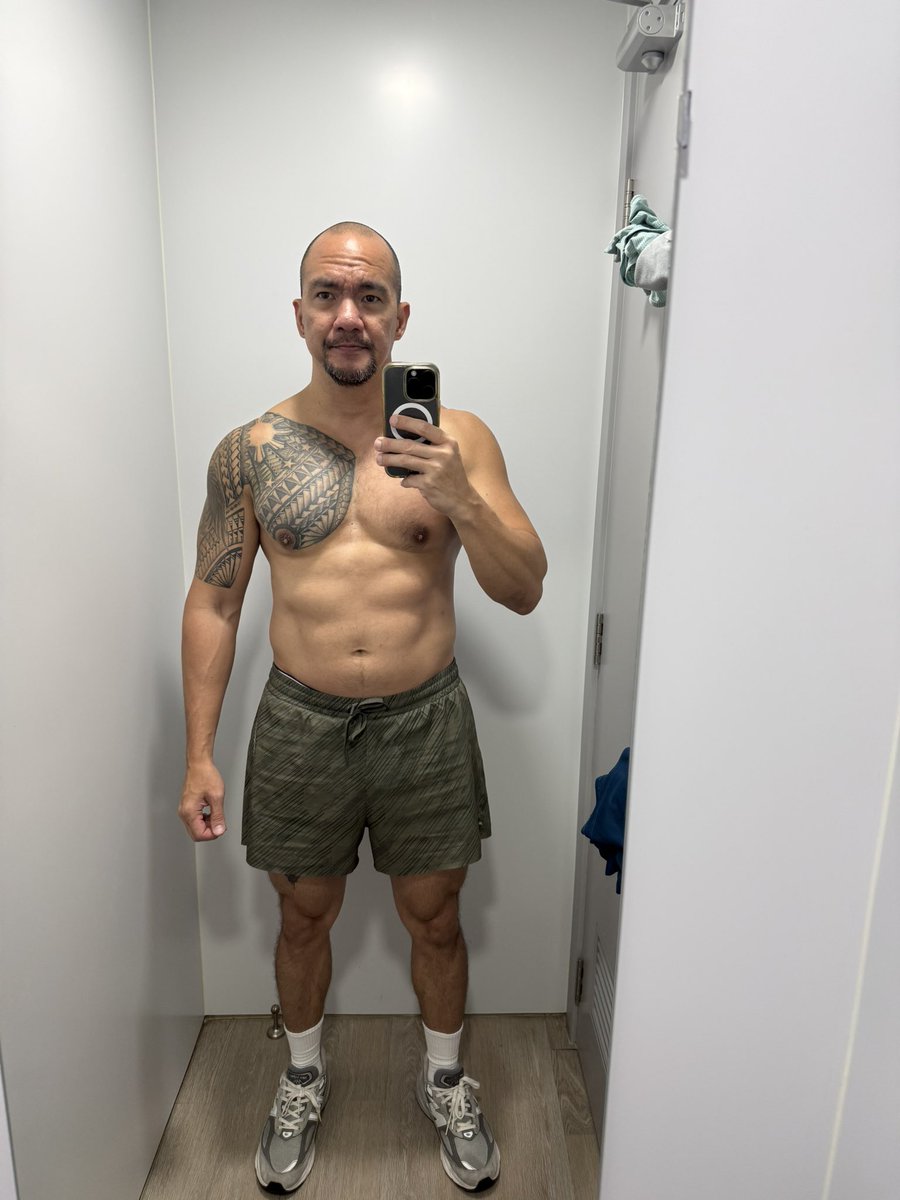 daddieyo05's tweet photo. Same outfit, different day 😆 #gymfashion #fitnessaddict #wheninhongkong https://t.co/pntvkOKnFI