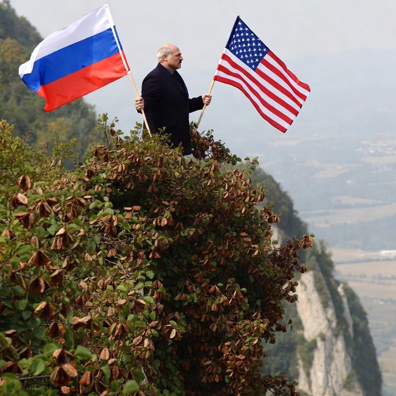 СМИ: "В обмен на освобождение белорусских политзаключённых США сняли санкции с «Белинвестбанка», «Банка развития Беларуси», Минфина РБ, «Белорусской калийной компании» и «Беларуськалия».
А.Г.Лукашенко "Над пропастью в орешнике".