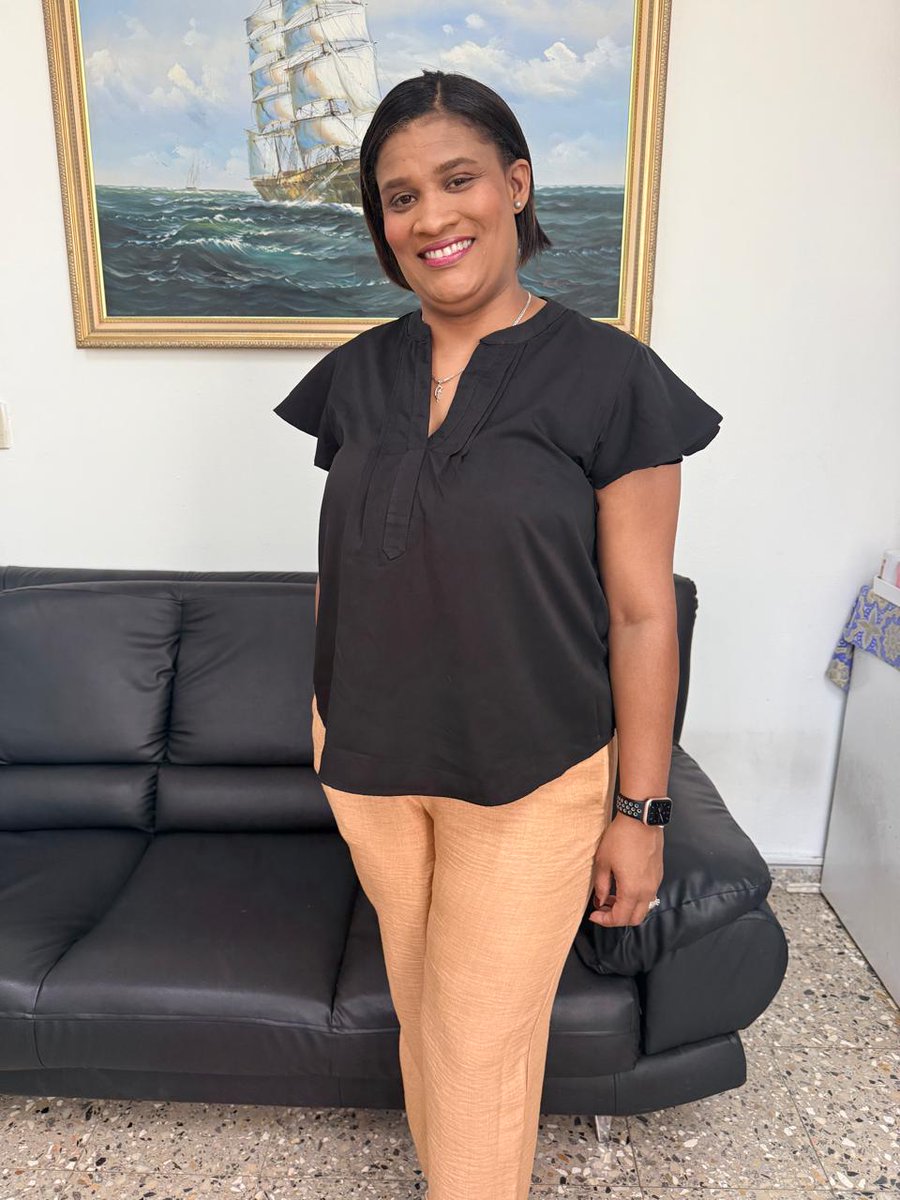 HMIDRFAG's tweet photo. *Hospital Materno infantil Dr. Francisco A. Gonzalvo La Romana.* 

Todo el personal de este centro de salud, sé complace en felicitar a Nuestra querida y amable directora de este hospital *Dra. Ana Josefina del Rosario Mercedes* hoy en su cumpleaños 🎂🥳🎉🎊💝 que lo cumpla feliz https://t.co/M7MqzXLgKL