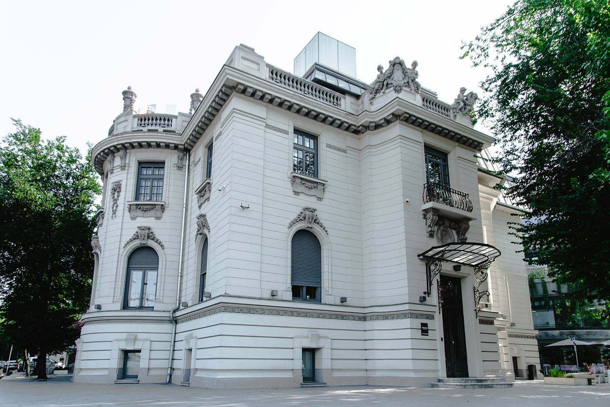 Justin Case tweet media