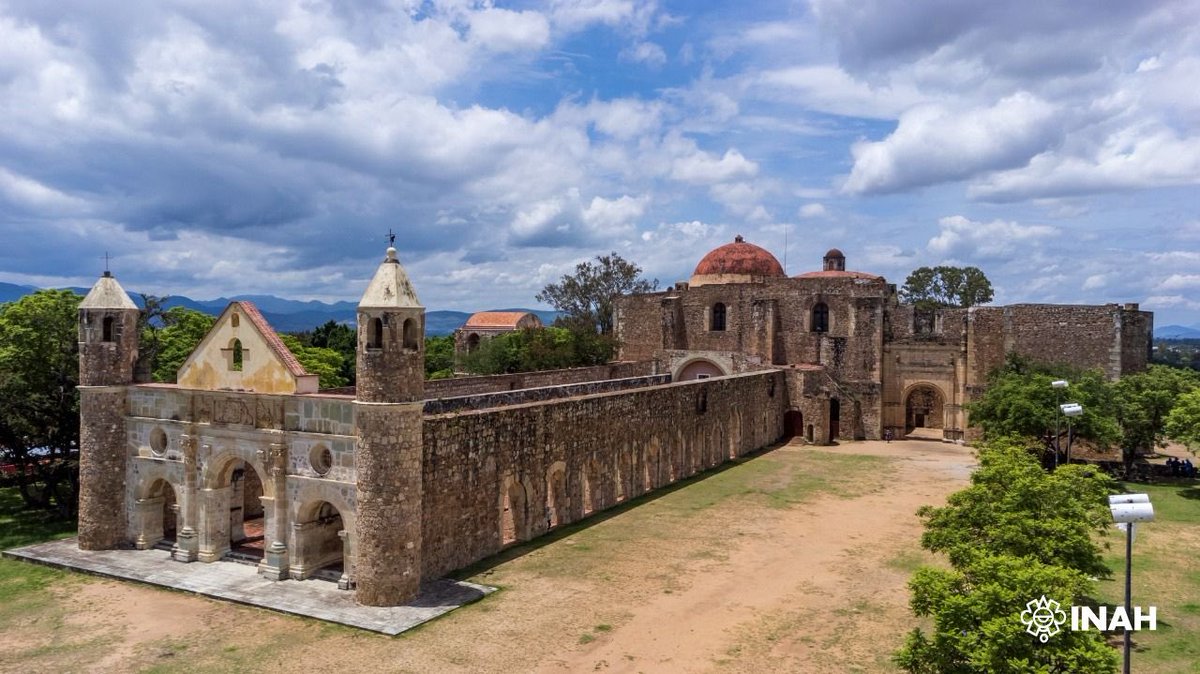 TrezTravel's tweet photo. 🏛️✨ Un lugar que parece detenido en el tiempo… pero se siente más vivo que nunca
¿Te animas a vivirlo con Trez Travel? 👀✈️
📸Créditos a quien corresponda. 

#CuilápamDeGuerrero #OaxacaSecreto #ViajaDiferente #ExperienciasTrez #TrezTravel https://t.co/TEscLR905H
