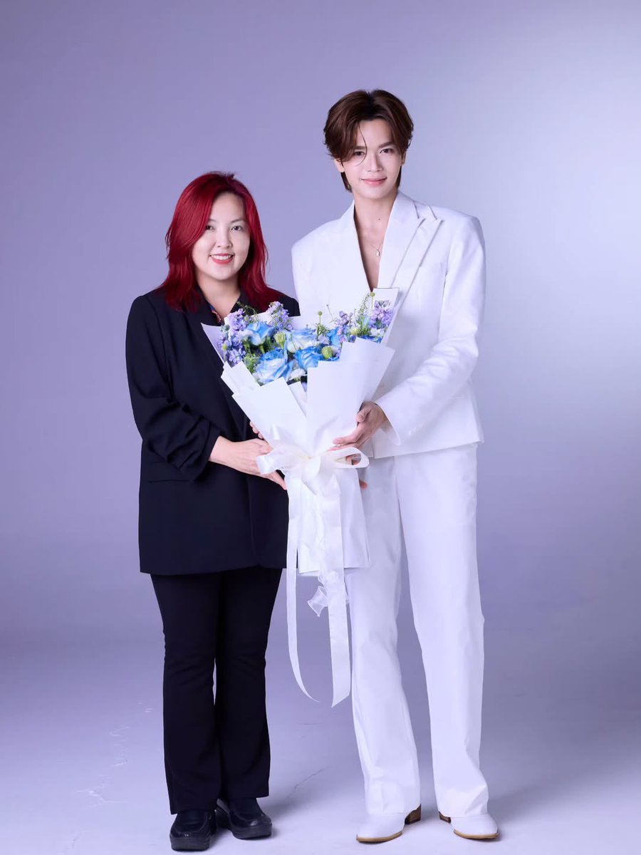 IG : pook_s_i_r_i
🎉ยินดีต้อนรับ น้องมาร์ค เข้าสู่ครอบครัว DR.Ally นะคะ เย่ๆๆๆ ดีใจๆๆ

🥰📸วันถ่าย Happy มากๆ ขอบคุณน้องมาร์คมากๆ นะคะ แม่ขอฝาก DR.Ally Blue Rose Cream ไว้ด้วยนะ🥰🍷

🔗 instagram.com/p/DWEkxeOEU9u/…

MARKJRTN PRESENTER DRALLY BLUE ROSE