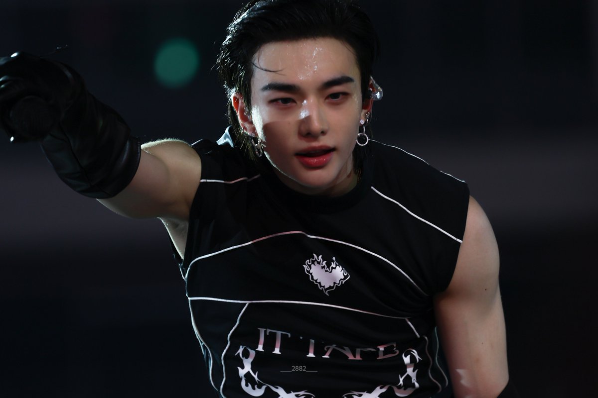 ___2882___ tweet media