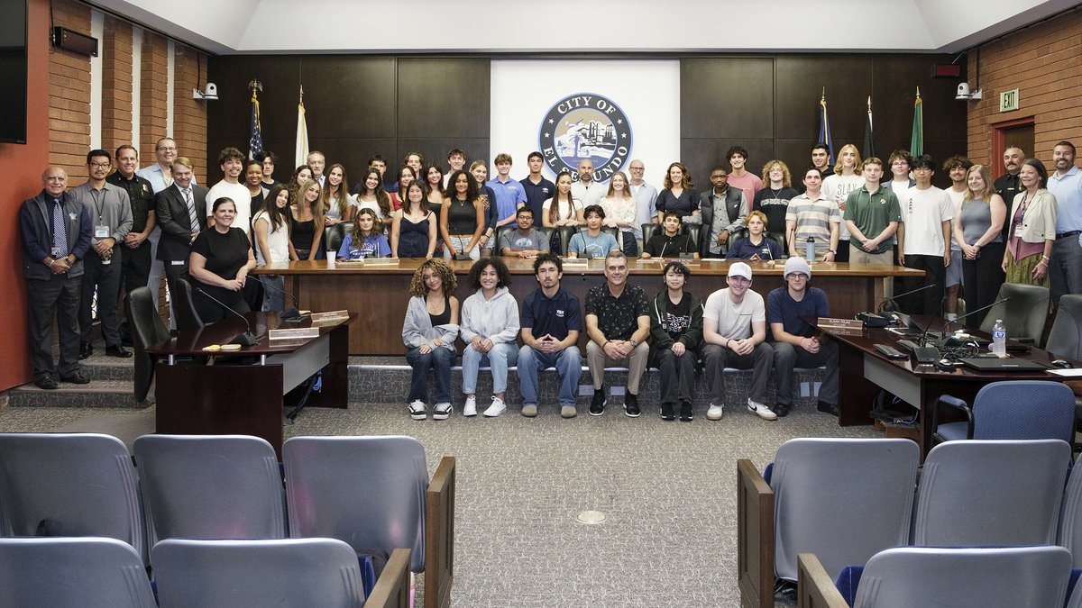 elsegundocity's tweet image. The City of El Segundo welcomed El Segundo High School seniors for our 8th Annual Civic Day! Students had the opportunity to meet with City Council and staff and explore how their voices as future leaders can help shape our community. 

#ElSegundo #CivicDay #FutureLeaders