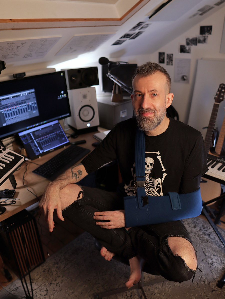 Jon Gomm tweet media