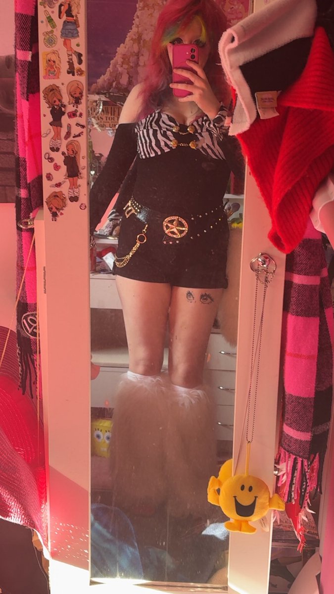 john gyaru🍌 tweet media